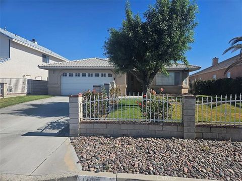 Photo of 14017 Driftwood Dr, Victorville, CA 92395 (MLS # HD26046040)