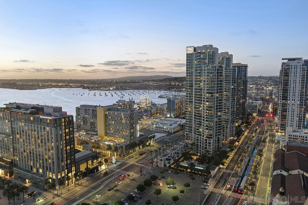 700 W E Street 2903