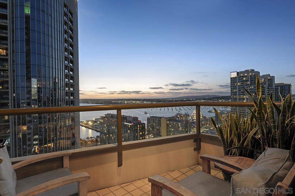 700 W E Street 2903