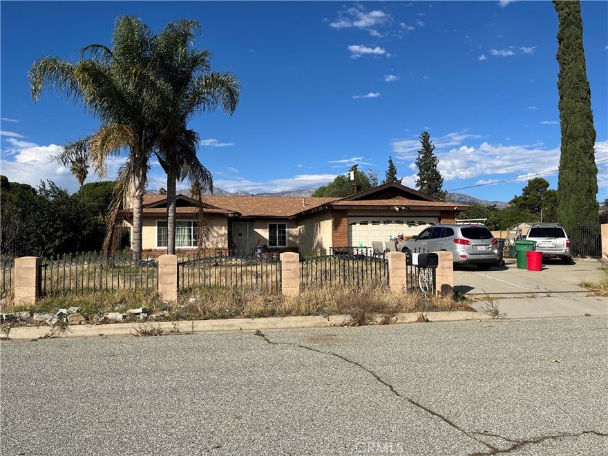 SPACIOUS HOME ON QUITE DEAD END STREET. LVING ROOM WITH FIREPLACE, FAMILY ROOM, FORMAL DINING ROOM, 3 BEDROOM, 2 BATH, INDOOR LAUNDRY ROOM, 2 CAR GARAGE. LARGE LOT WITH RV PARKING. WROUTH IRON MOTORIZED GATE FOR EASY ACCESS. 2 SHEDS ONE WITH POWER. TILE FLOORING