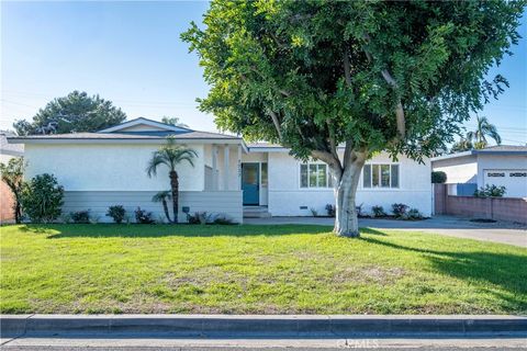 Photo of 1737 S Garden Dr, Anaheim, CA 92804 (MLS # PW25250986)