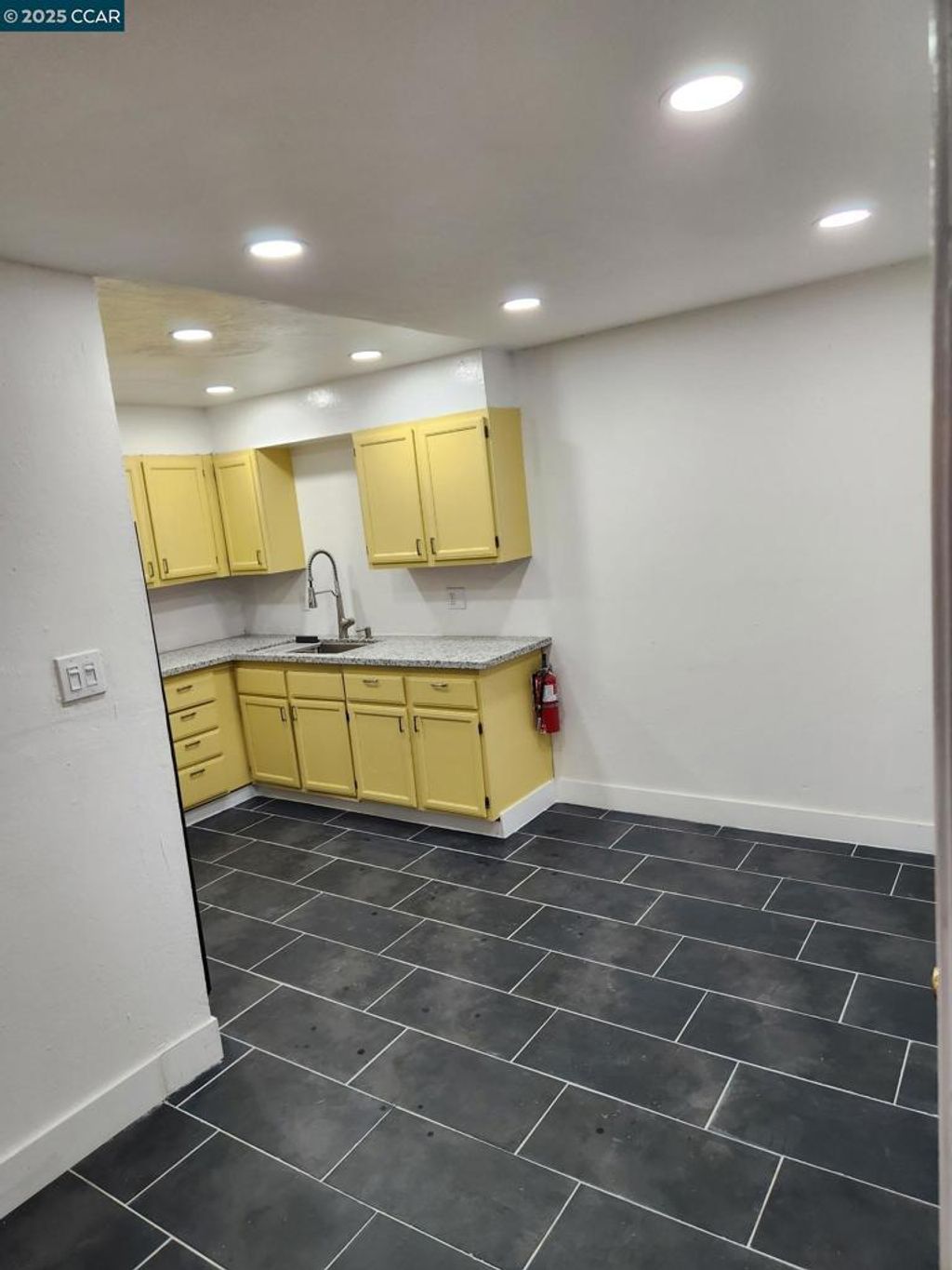 listing image 130729556217653661923