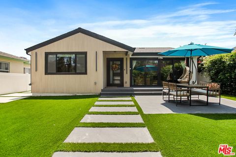Photo of 14146 Hortense Street, Sherman Oaks, CA 91423 (MLS # 26838923)