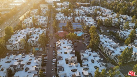 Tiny photo for 21520 Burbank Boulevard #112, Woodland Hills, CA 91367 (MLS # 26988947)