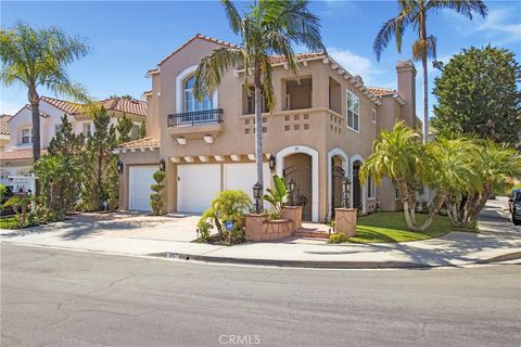25 Santa Maria Lake Forest CA 92610