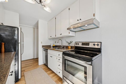 Tiny photo for 645 Chetwood ST #208, Oakland, CA 94610 (MLS # 41151574)