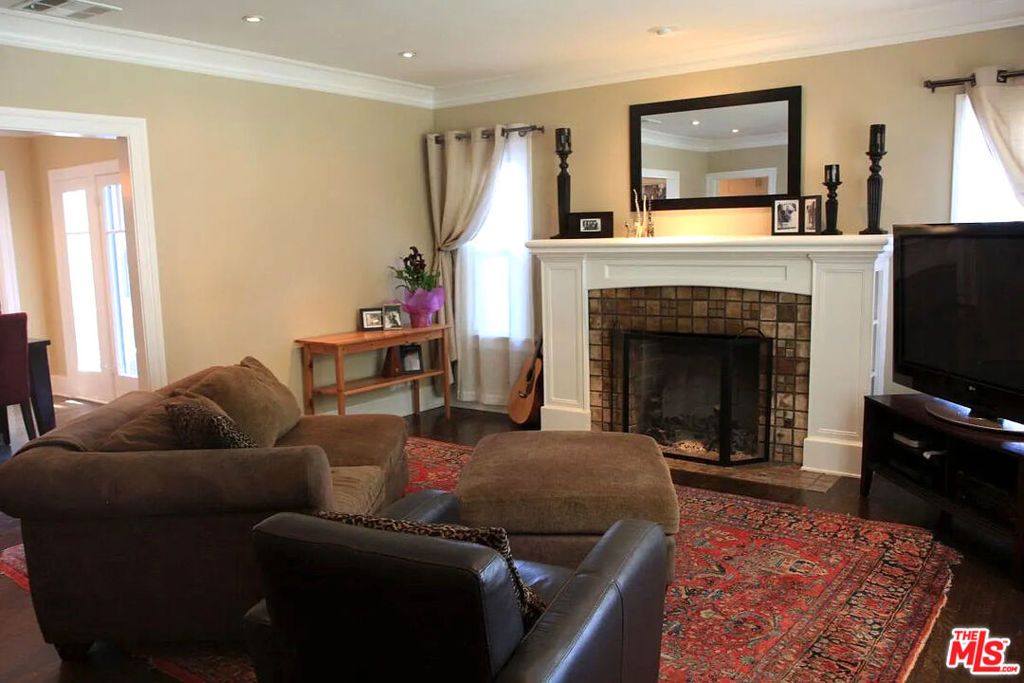 Photo of 580 Lillian Way, Los Angeles, CA 90004 (MLS # 25606119)