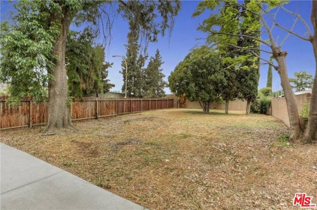 395 N Holliston Avenue, Pasadena CA 91106