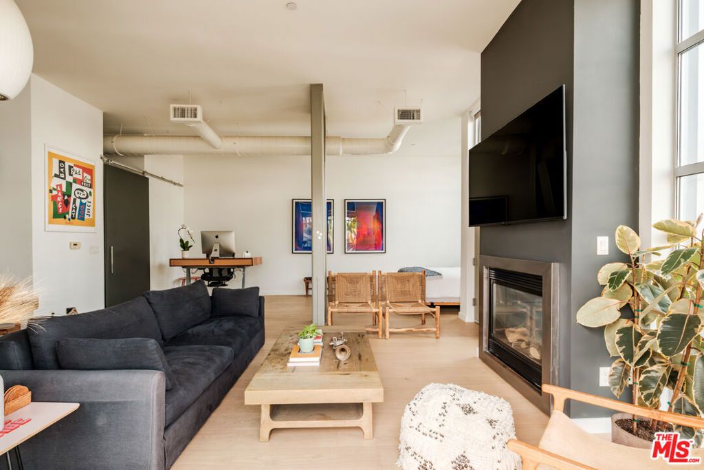 Photo of 1912 Broadway #205, Santa Monica, CA 90404 (MLS # 26654777)