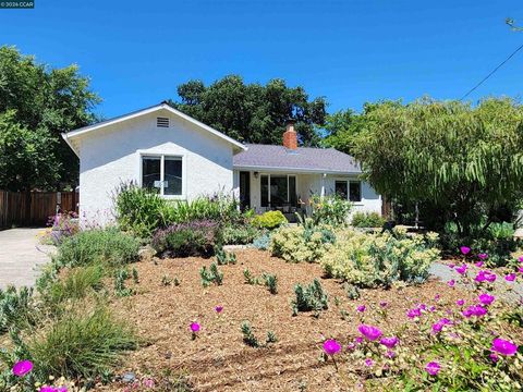 Photo of 3165 MANOR AVENUE AVE, Walnut Creek, CA 94597 (MLS # 41134578)