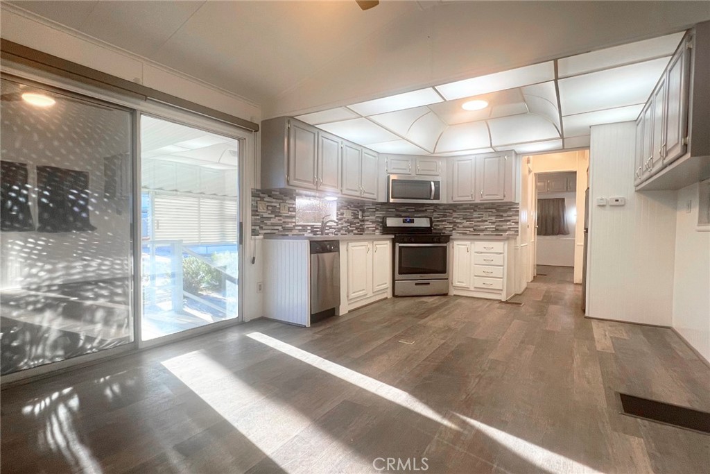 Desert Shadows RV Resort (33619) - Manufactured In Park