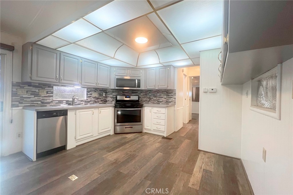 Desert Shadows RV Resort (33619) - Manufactured In Park