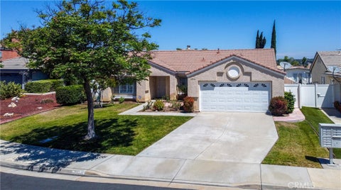 Photo of 33344 Shaynna CIR, Temecula, CA 92592 (MLS # SW26141236)