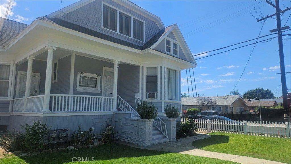 1540 W 28th ST