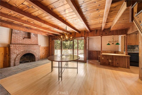Photo of 320 Flower Drive, Lake Arrowhead, CA 92352 (MLS # CV26178159)