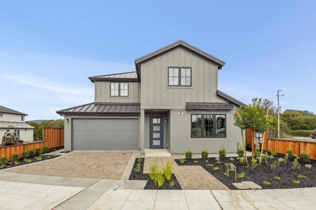 587 Creekside Court
