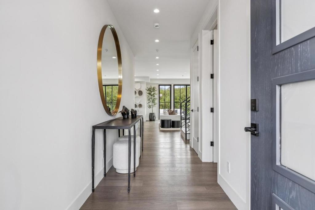 587 Creekside Court