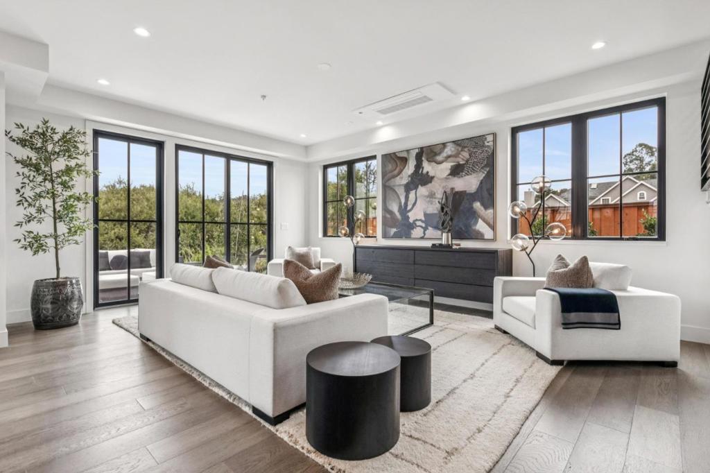 587 Creekside Court