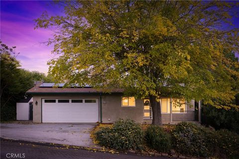 Photo of 102 Glencrest Lane, Paso Robles, CA 93446 (MLS # PI25273258)