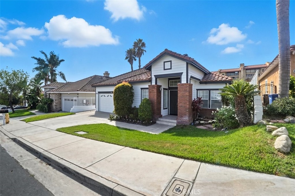 2071 Crescent