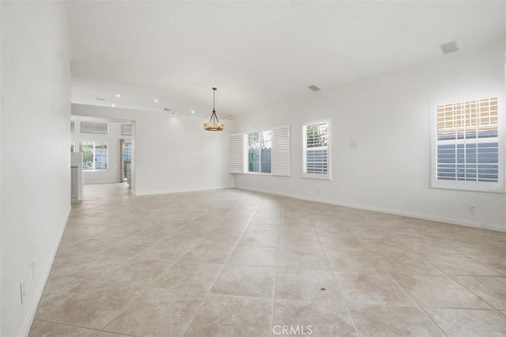 2071 Crescent