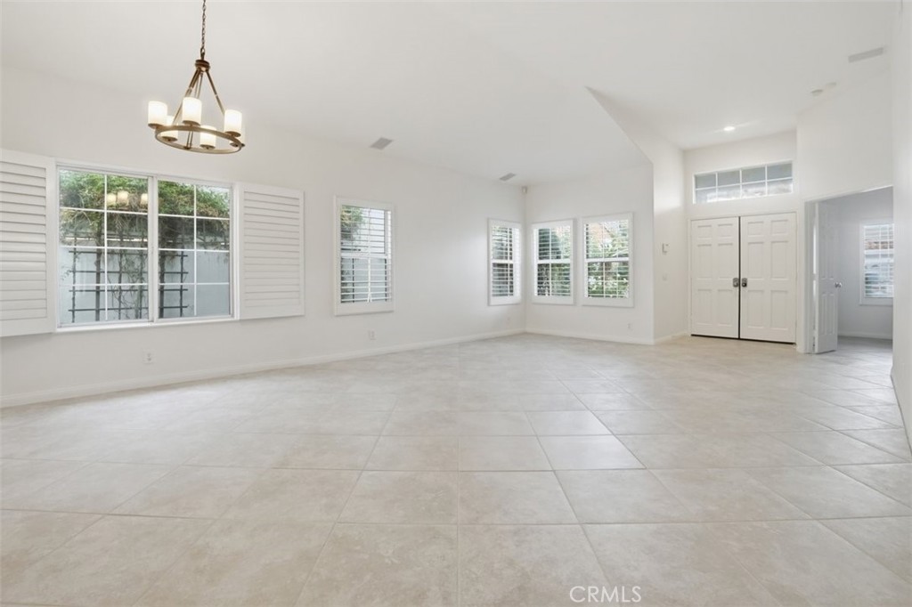 2071 Crescent
