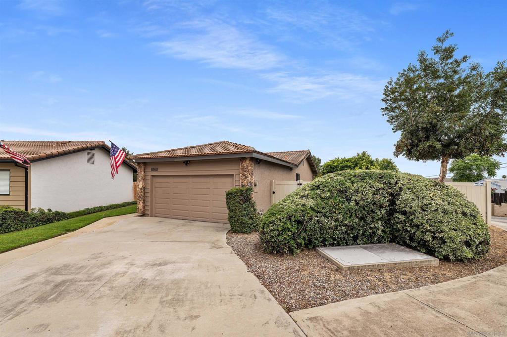 8550 Snow White Dr
