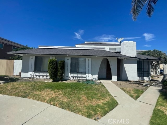 NEWLY REMODELED 2 BEDROOM/2 BATH UNiT WITH 1 CAR DETACHED GARAGE, ON CUL-DE-SAC. NEW KITCHEN AND APPLIANCES, NEW BATHROOM, & CEILING FANS THROUGHOUT. LARGE BEDROOM, NEW LAMINATE FLOORS THROUGHOUT, NO CARPETING, KITCHEN HAS NEW QUARTZ COUNTERS WITH COUNTER BAR AND LOTS OF STORAGE. EXCELLENT LOCATION, COMMUNITY PARK ACROSS STREET, CLOSE TO FREEWAYS, CLOSE TO SHOPS, RESTAURANTS AND SCHOOLS. APPROX 10-15 MIN. TO HUNTINGTON BEACH. FRONT SCREEN DOOR. THIS IS A FOUR-PLEX, ACCESS TO UNIT IS FROM THE EAST SIDE OF THE BUILDING. STREET PARKING IS AVAILABLE, UNIT HAS AN ADDITIONAL PARKING SPOT IN THE BACK AND PROVIDES A COMMUNITY LAUNDRY ROOM. UNIT C IS ON RIGHT SIDE OF BUILDING ON THE TOP OF THE STAIRS.