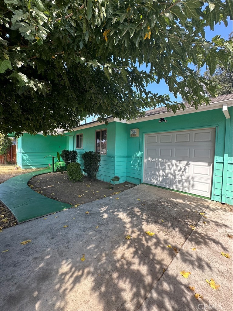 4702 N Fruit Avenue