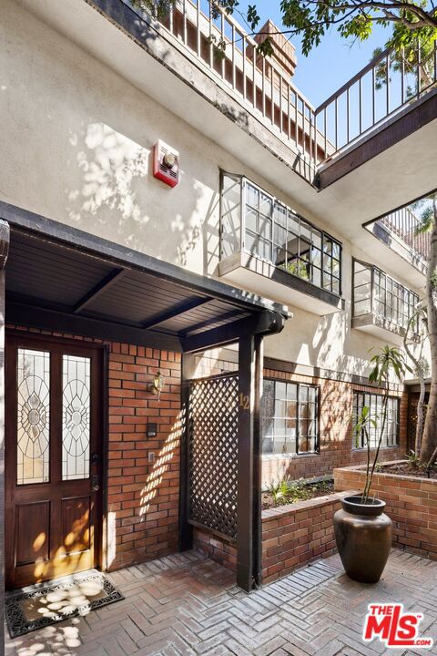 202 San Vicente Boulevard 12