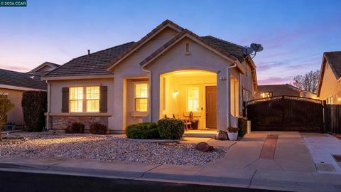 Photo of 1633 Savannah Ln Ln, Suisun City, CA 94585 (MLS # 41127649)