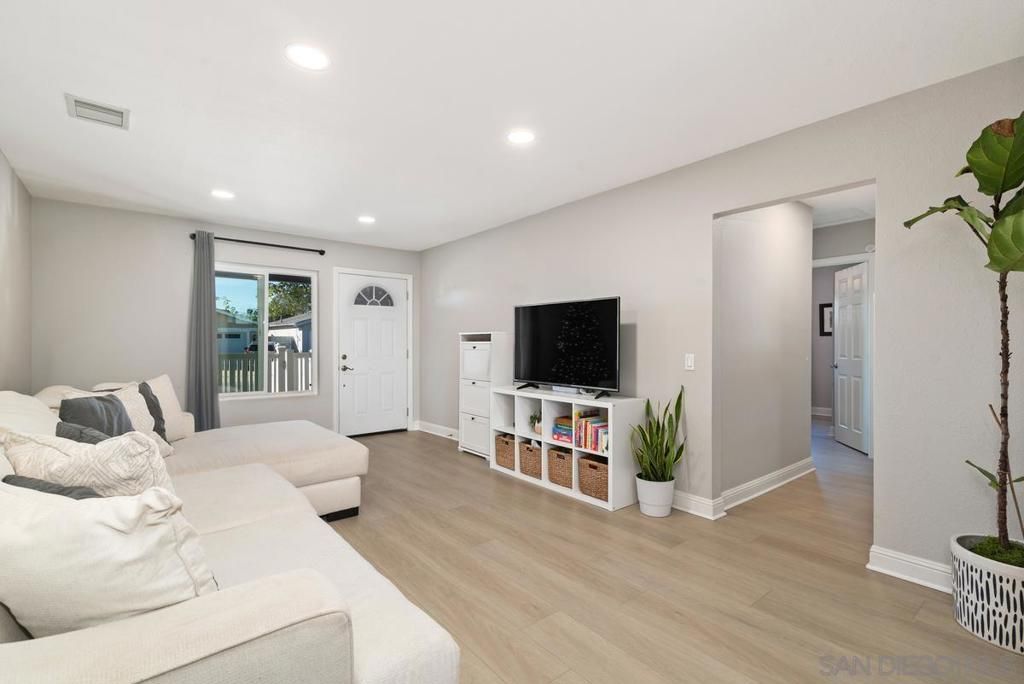listing image 130726238112279039499