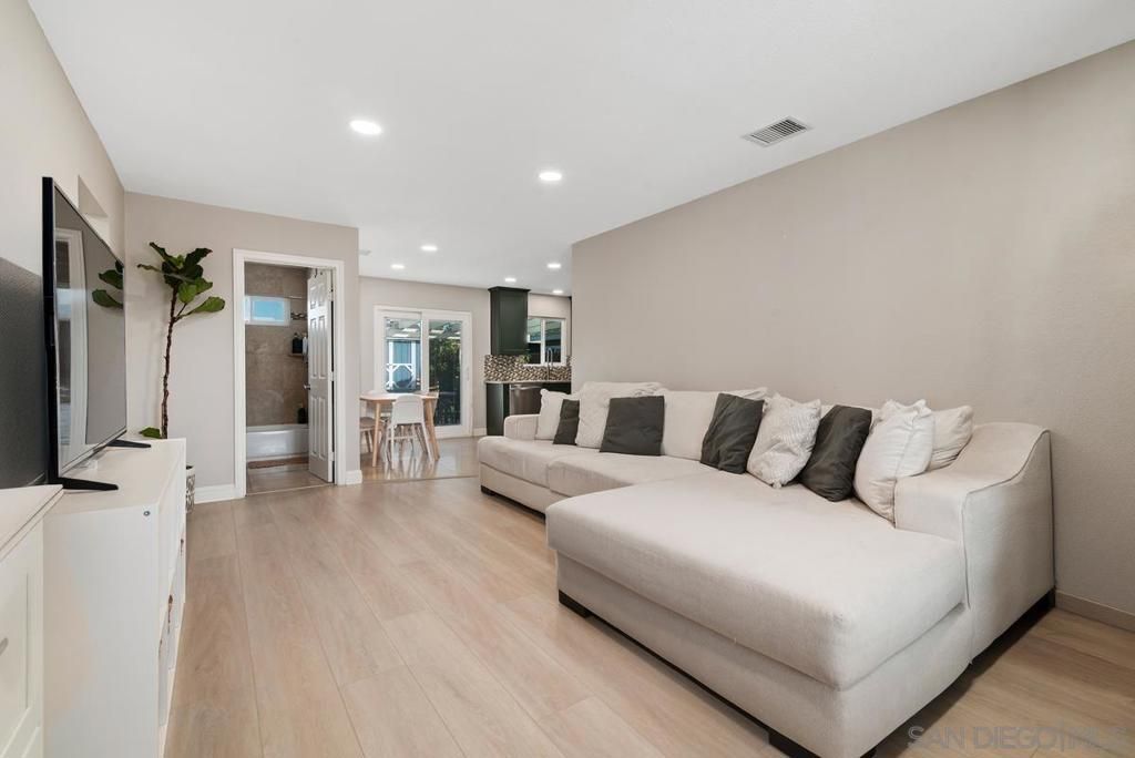 listing image 130727482976842035677