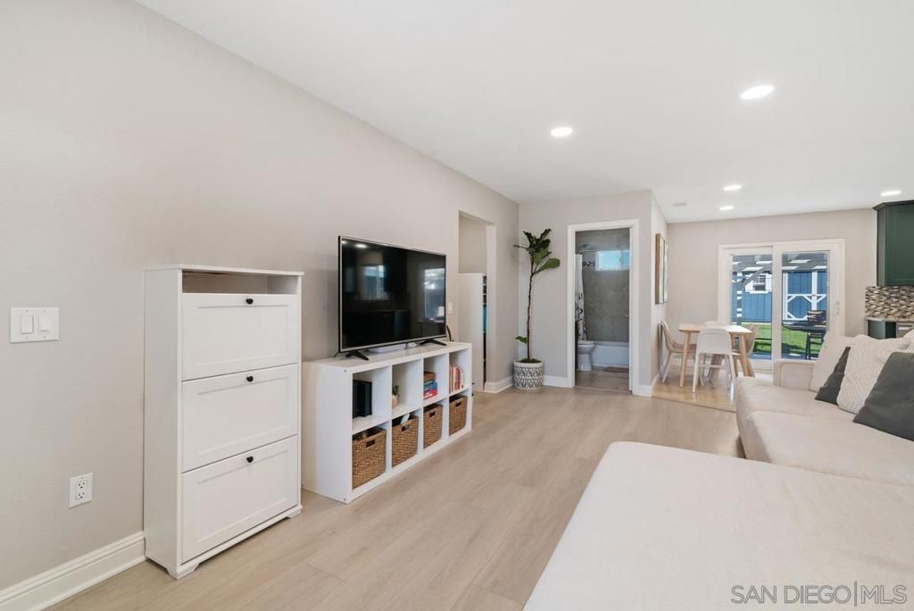 listing image 130727390035580304334