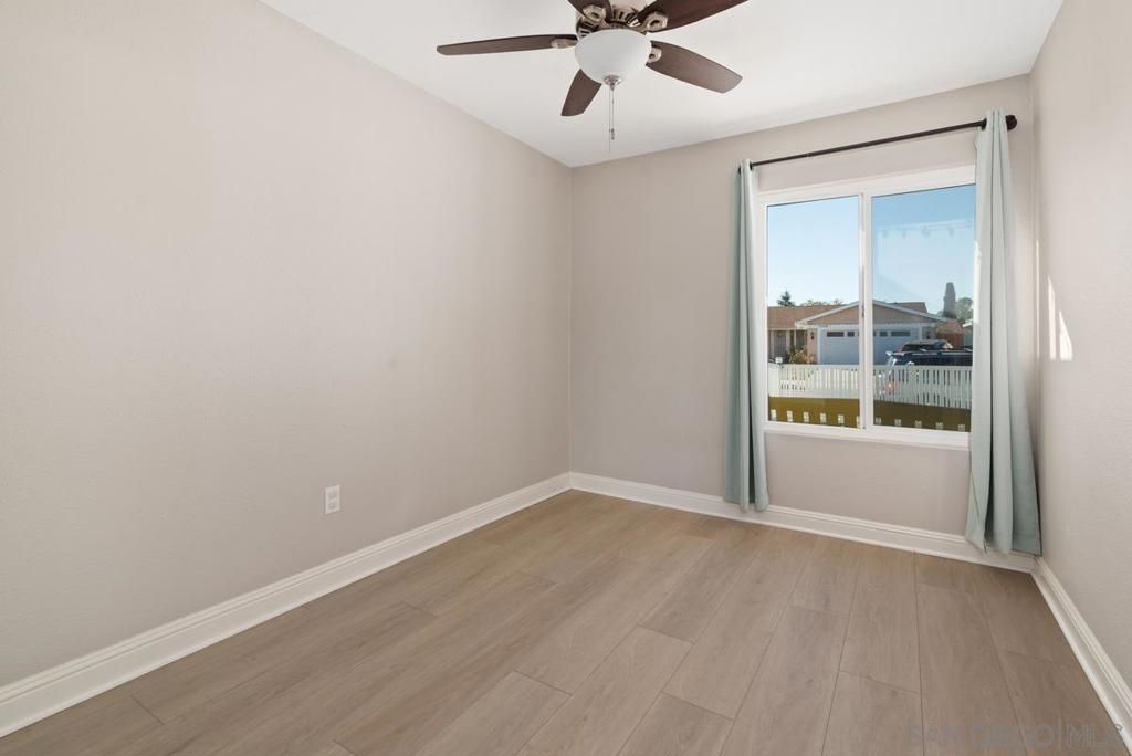 listing image 130720366505978220956