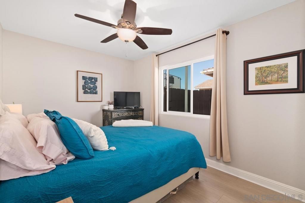 listing image 130728460687373040834