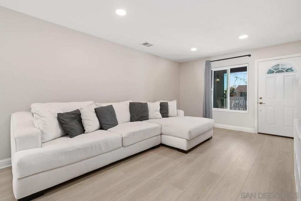 listing image 130725158671726408592