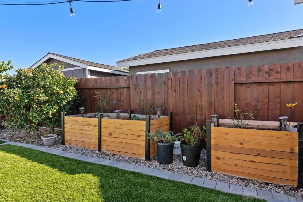 listing image 130721335235670873882