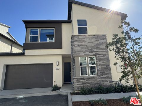 406 Clipper Irvine CA 92618