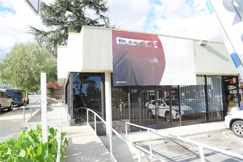 Photo of 1920 N LAKE Avenue #100, Altadena, CA 91001 (MLS # AR26078711)