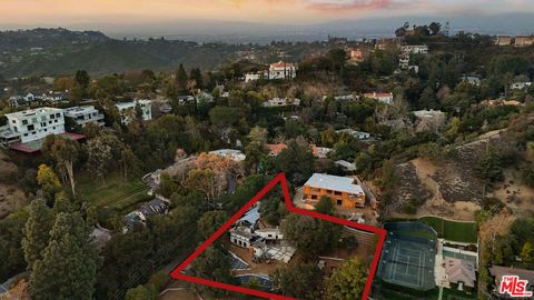 2320 Bowmont Drive Beverly Hills CA 90210