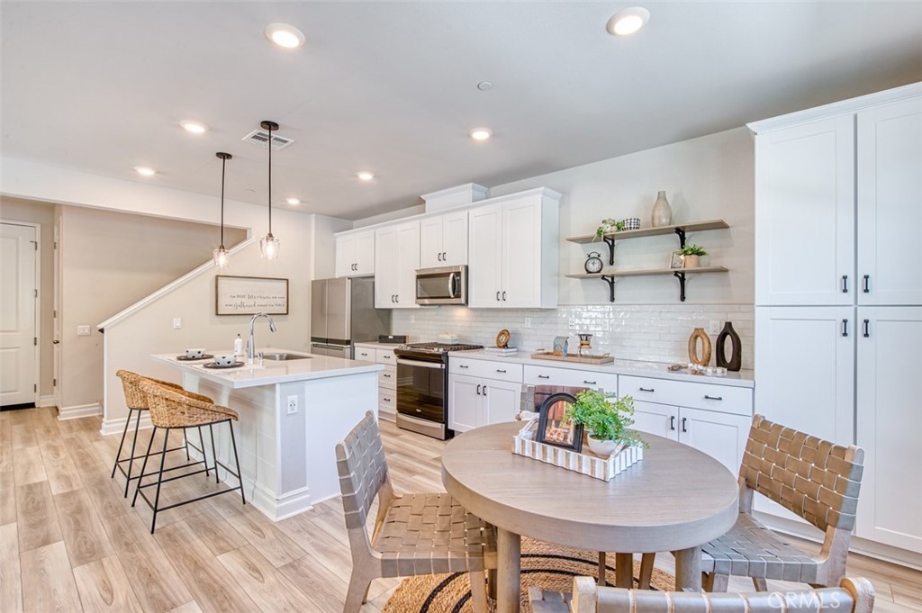 1151 Brush Creek