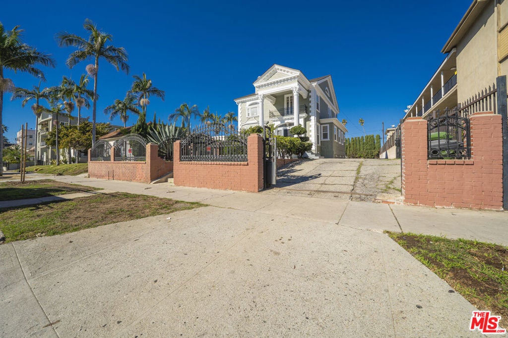 1159 S Norton Avenue