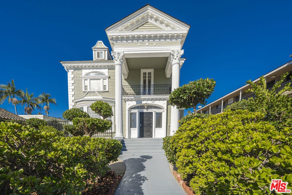 1159 S Norton Avenue, Los Angeles CA 90019