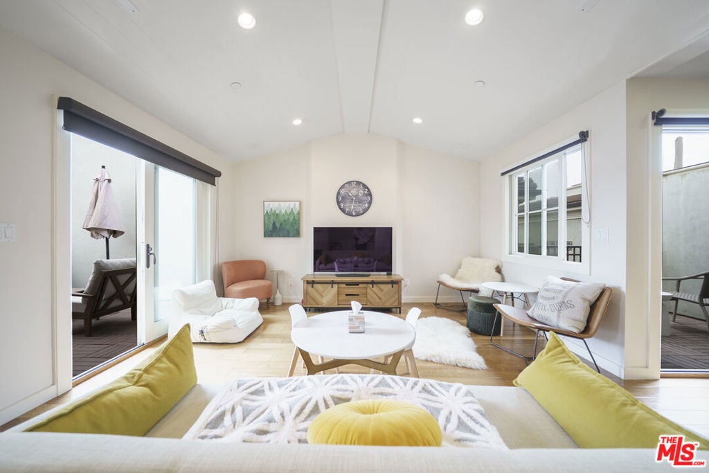 642 Hermosa Avenue