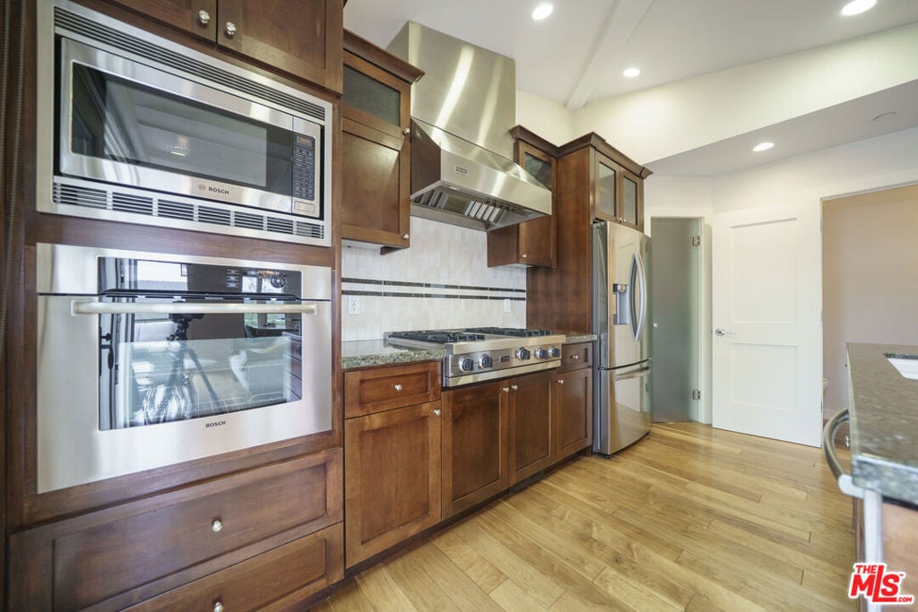 642 Hermosa Avenue
