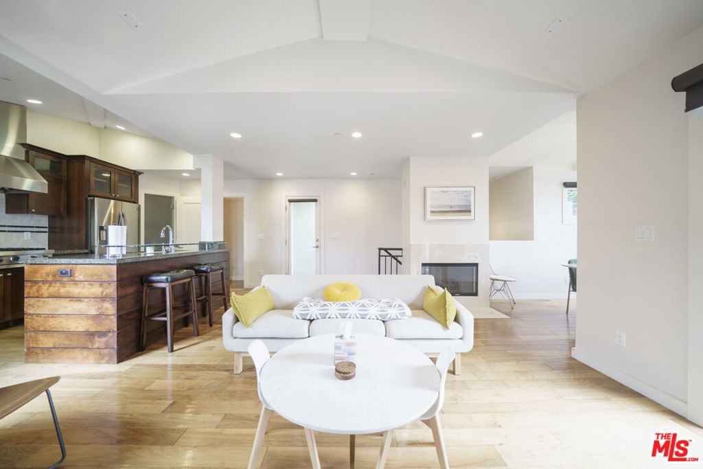 642 Hermosa Avenue