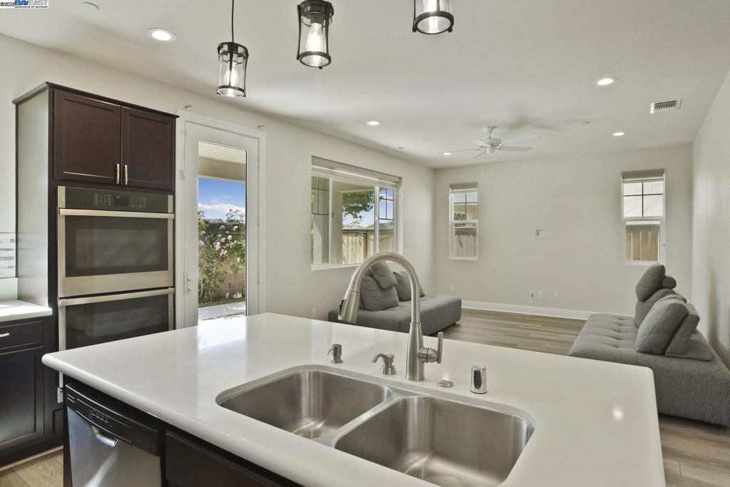 MOUNTAIN HOUSE - Residential