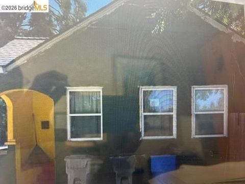 Photo of 1231 Arcade Blvd BLVD, Sacramento, CA 95815 (MLS # 41135826)