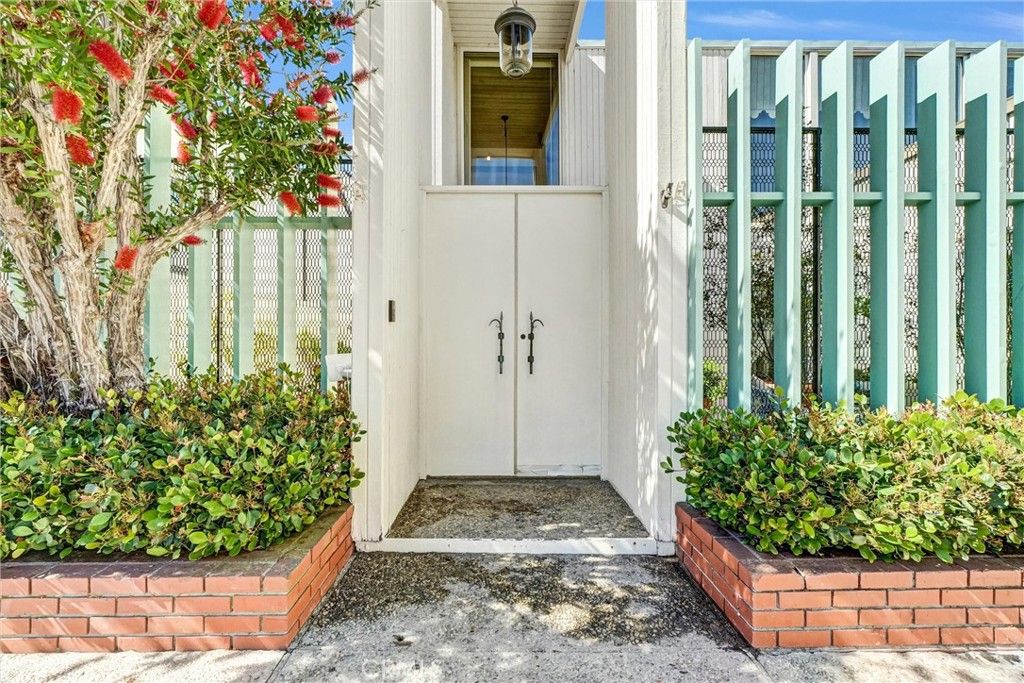 Photo of 16385 Ardsley Cir, Huntington Beach, CA 92649 (MLS # OC26077724)